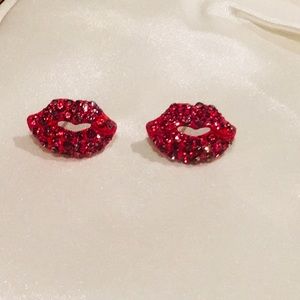 Kiss earrings 💋